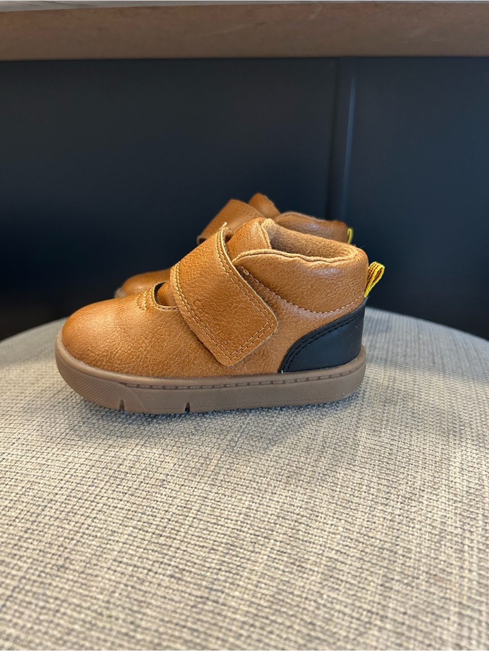 Toddler high top shoes. 4T